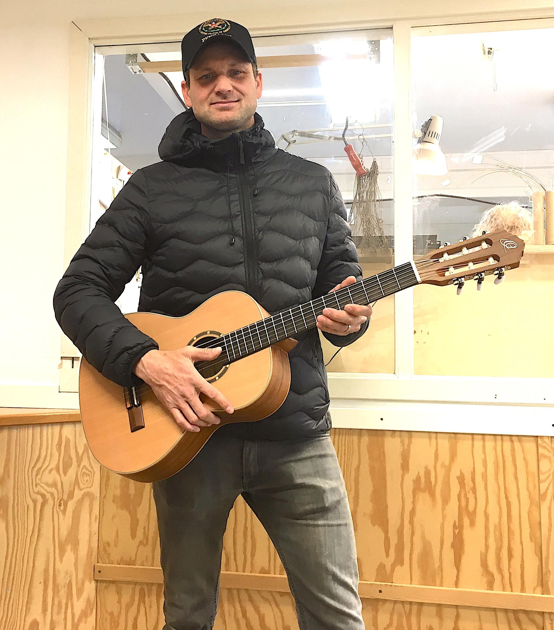 Kund hyr gitarr