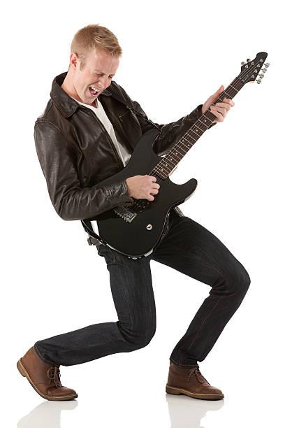 Spela elgitarr